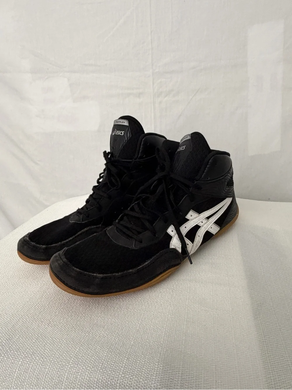Asics Men’s size 13 Black and White High-Top Wrestling Shoes(B241)